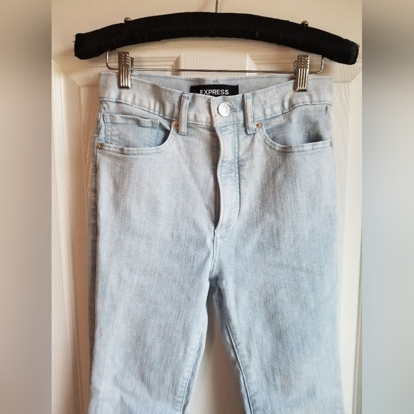 High Waisted Light Wash Raw Hem Cropped Flare Jeans size 4 - Picture 5 of 8